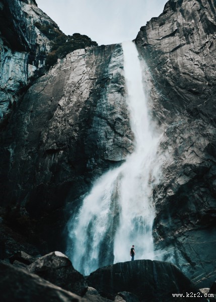气势磅礴的瀑布图片