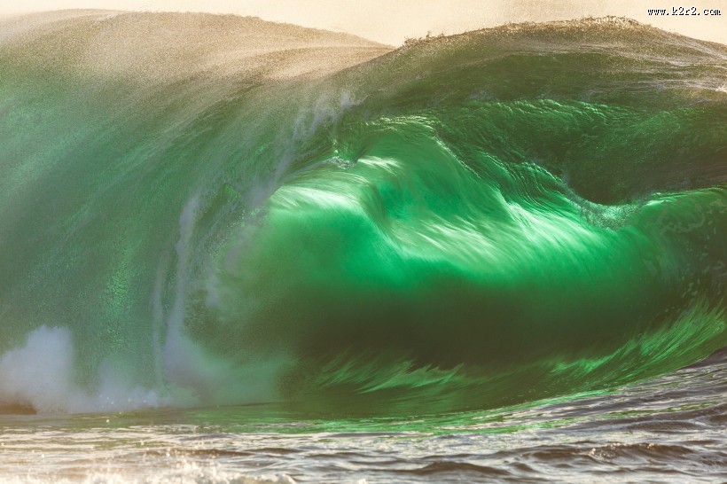 翻滚的海浪图片大全