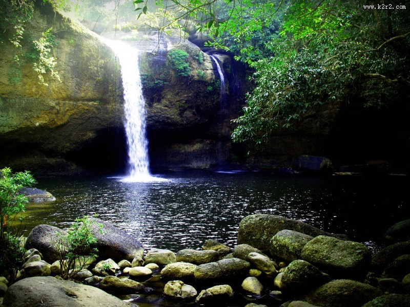 山里的小瀑布图片