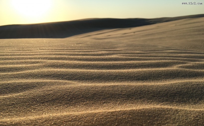 干旱缺水的沙漠图片