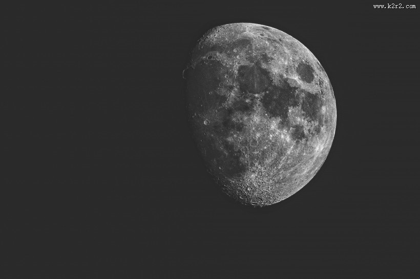 被遮挡住的月球图片