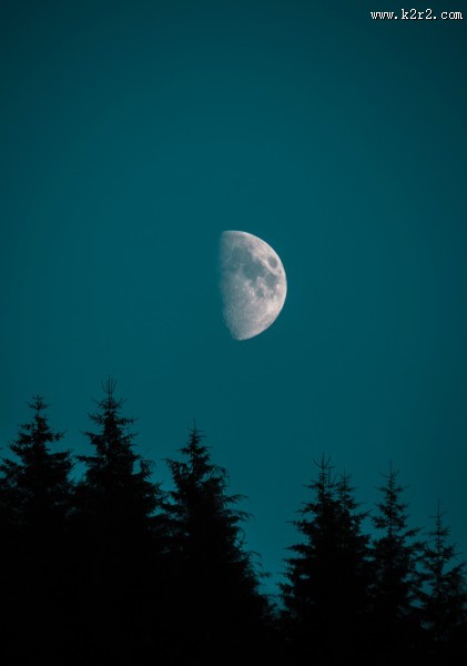 被遮挡住的月球图片