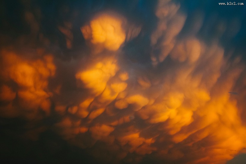 黄昏时天边的云彩图片