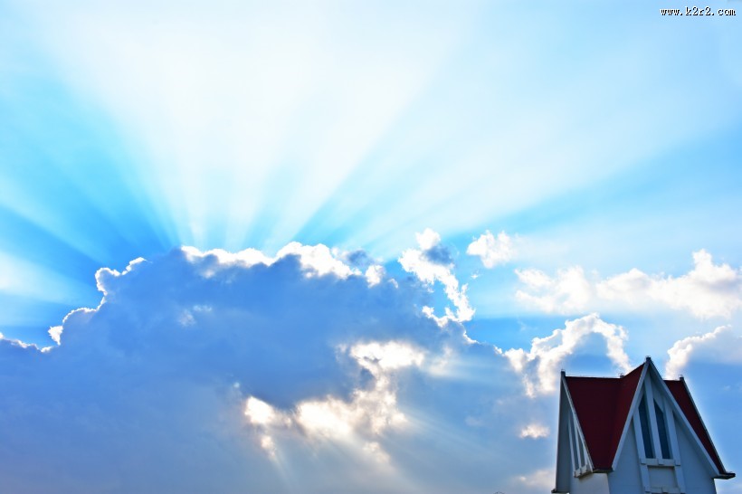 天空中透光的云彩图片大全