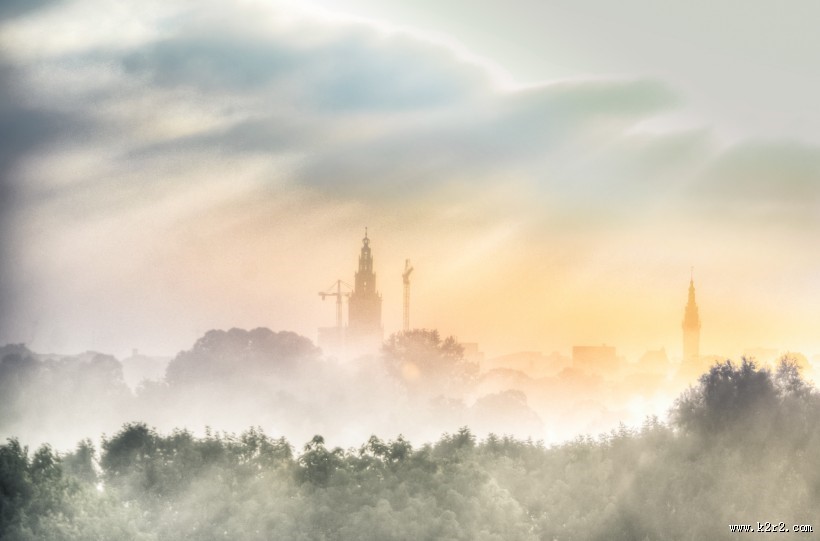 天空中透光的云彩图片大全