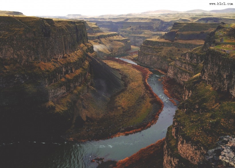 秀丽的峡谷图片