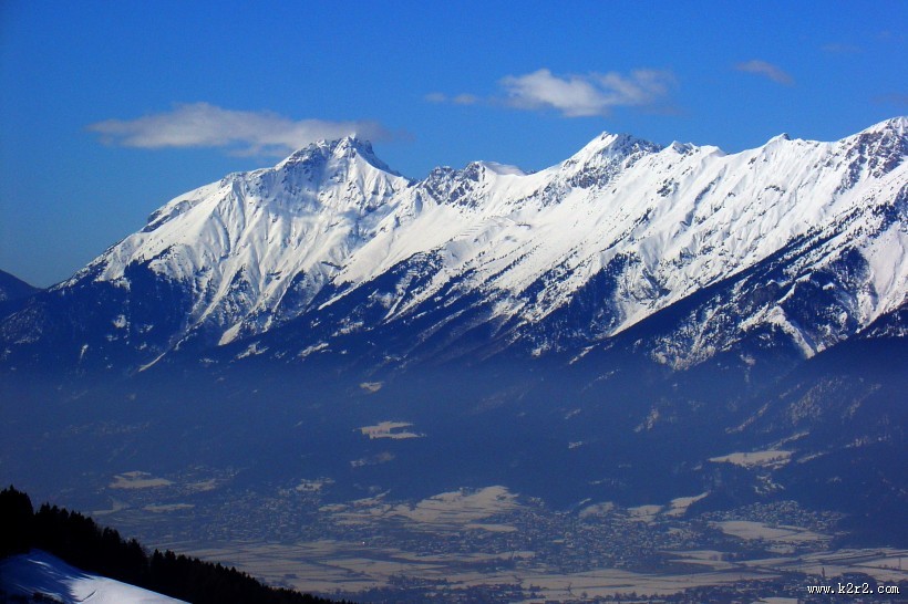 积雪的山峰图片