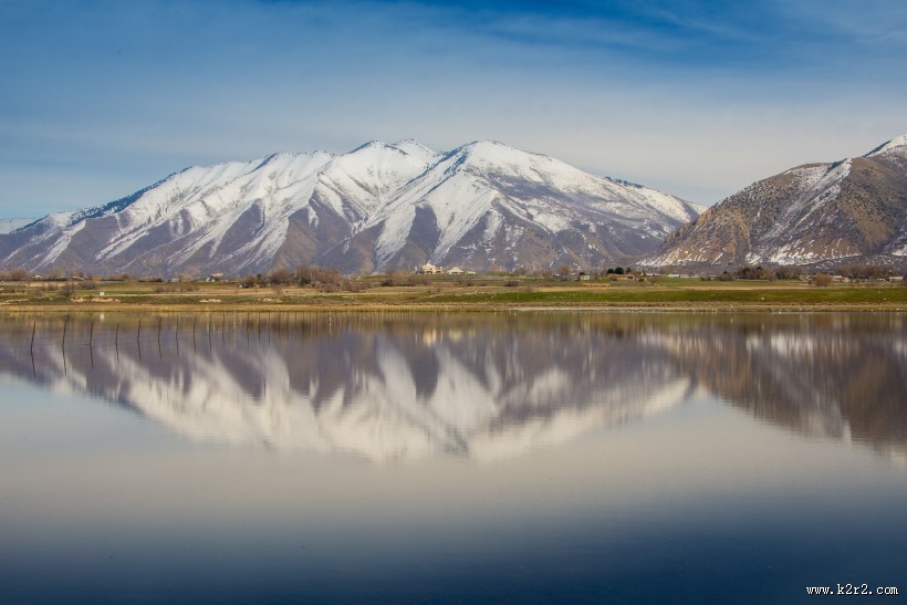 积雪的山峰图片