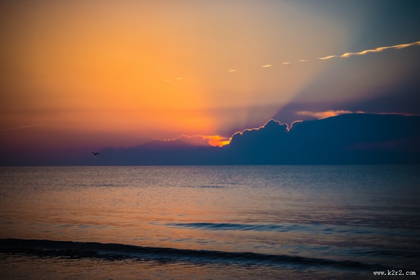 广阔的海面图片