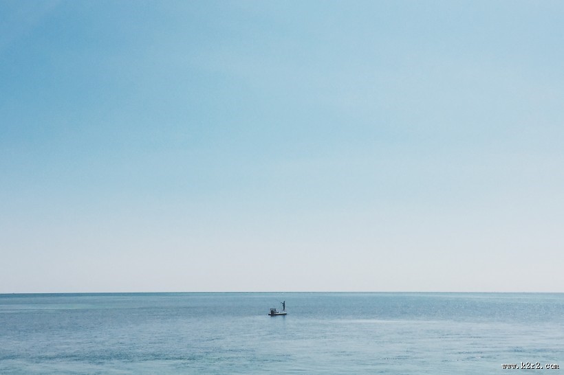广阔的海面图片