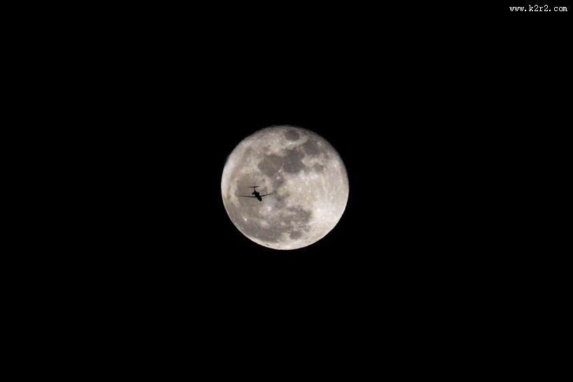 皎洁的月亮图片