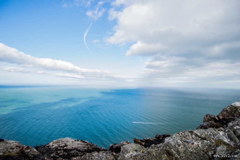 碧绿清澈的大海图片