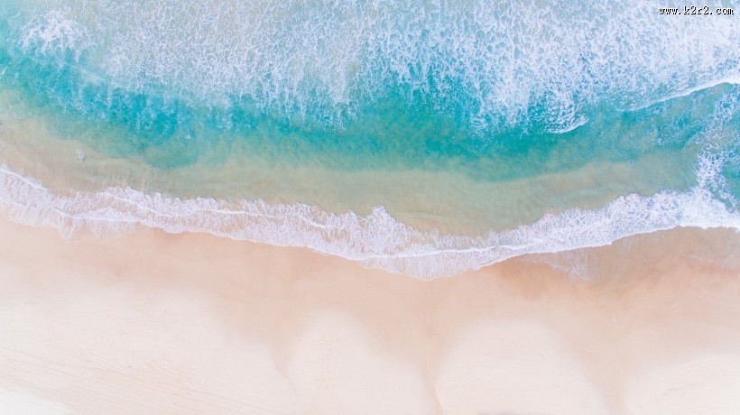 碧绿清澈的大海图片