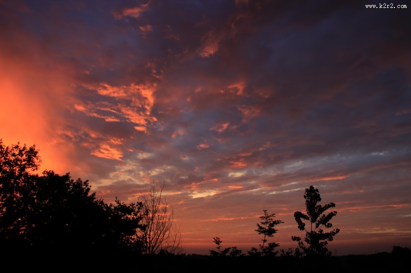 绚丽多彩的天边火烧云图片