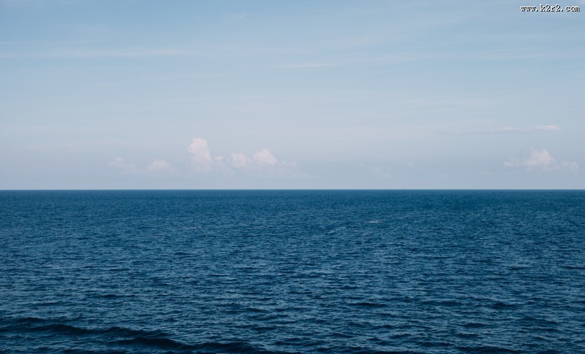 平静的海面图片