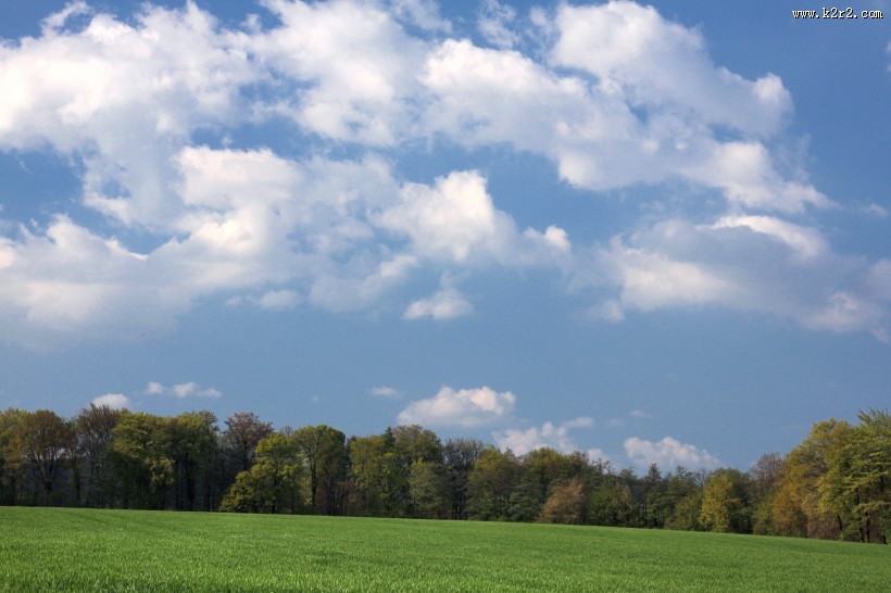 蓝天白云草地图片