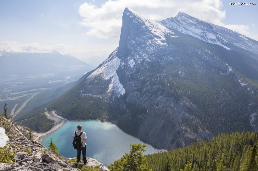 清澈的湖泊图片