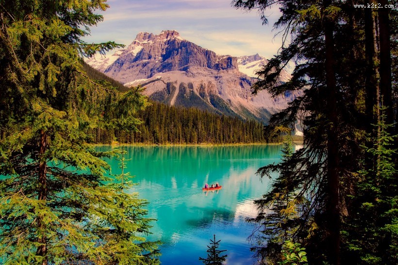 清澈的湖泊图片