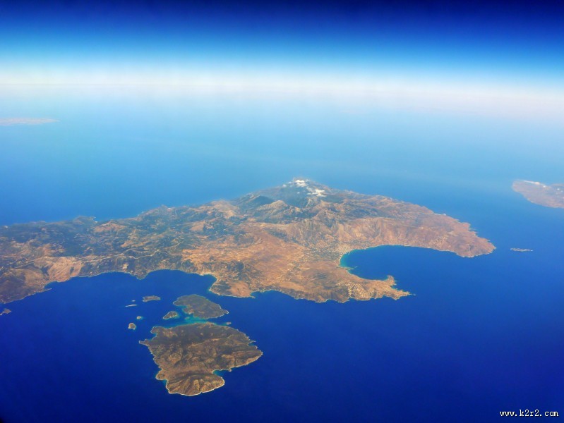 神秘的海中岛屿图片