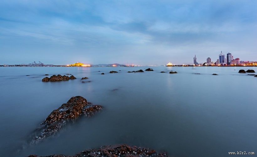 神秘的海中岛屿图片