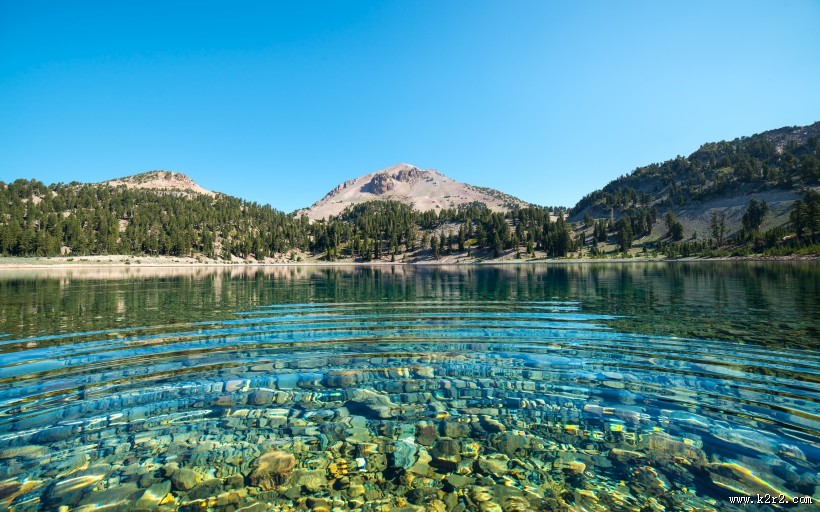 安静的湖泊图片
