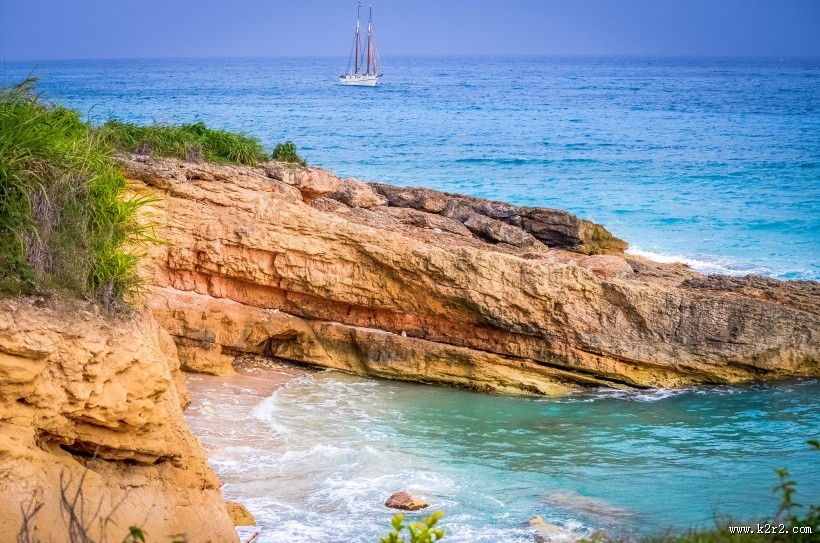 大海边的岩石风景图片