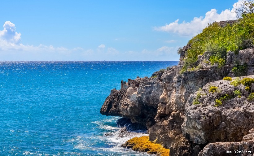 大海边的岩石风景图片