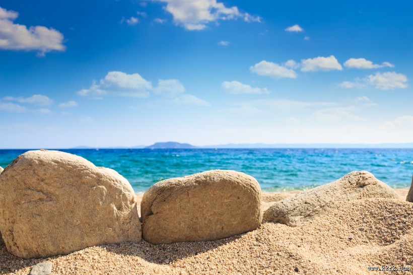 大海边的岩石风景图片