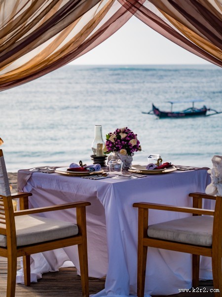 海边浪漫的帐篷图片