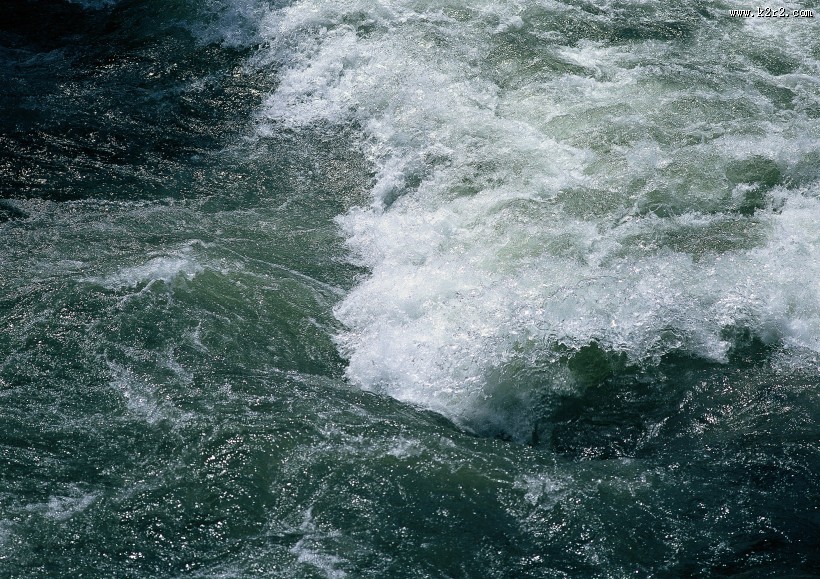 湍急的流水图片