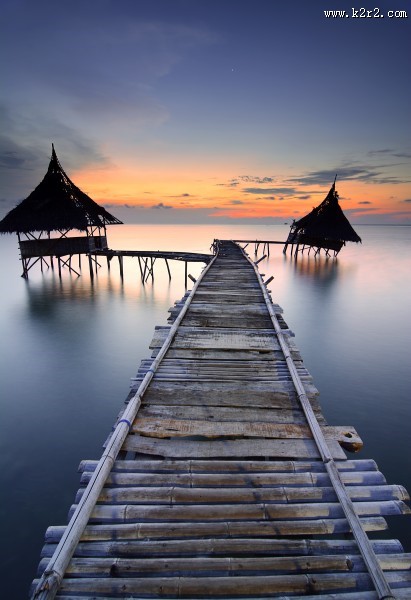 傍晚海边木制码头风景图片