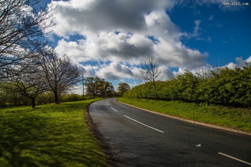 夏日草地风景图片