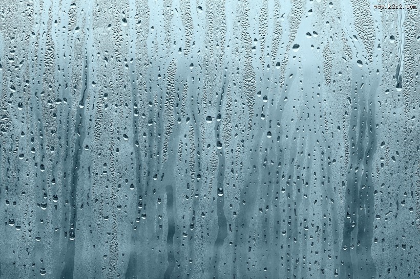 雨天窗外模糊景色图片