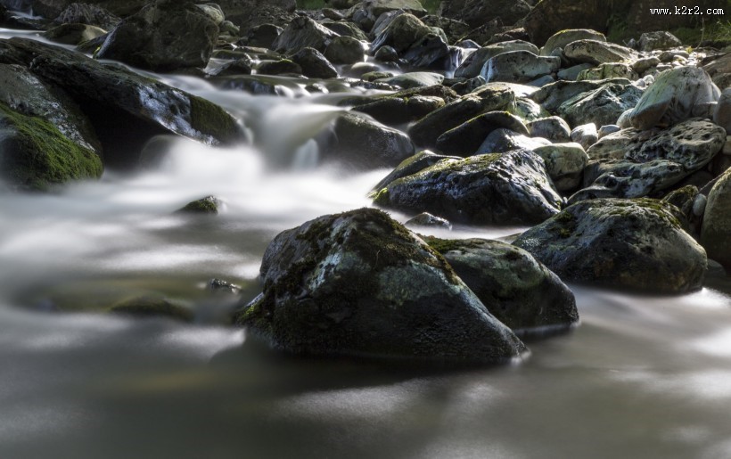 淙淙流水风景图片