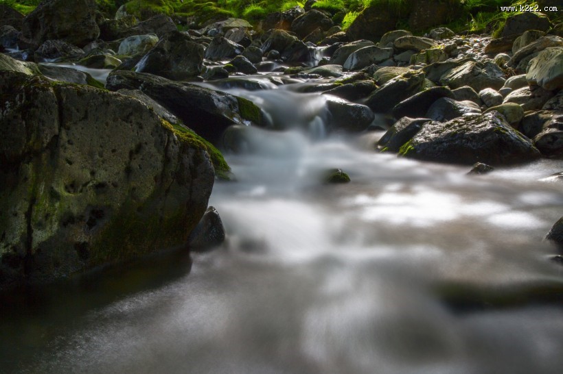 淙淙流水风景图片