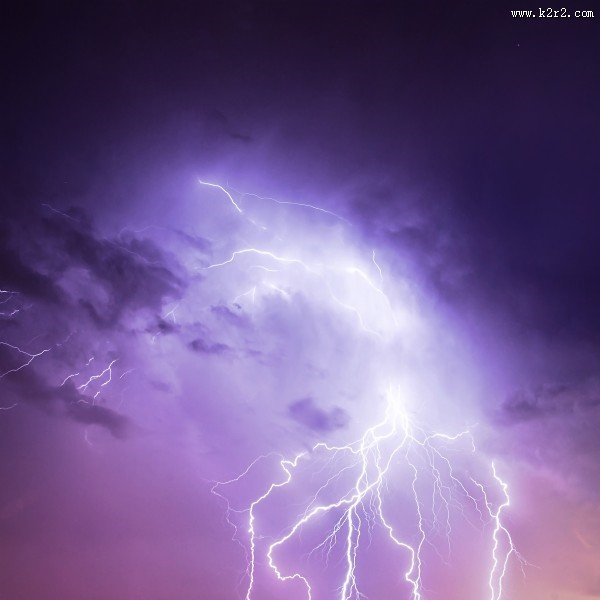 电闪雷鸣的夜空景象图片
