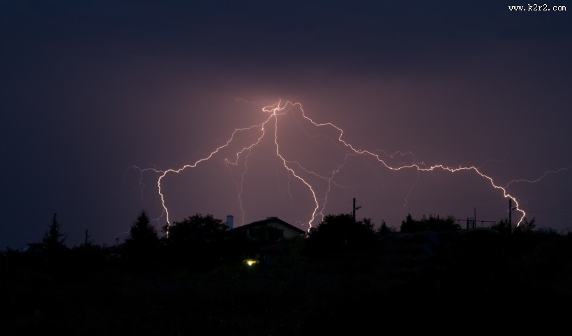 电闪雷鸣的夜空景象图片