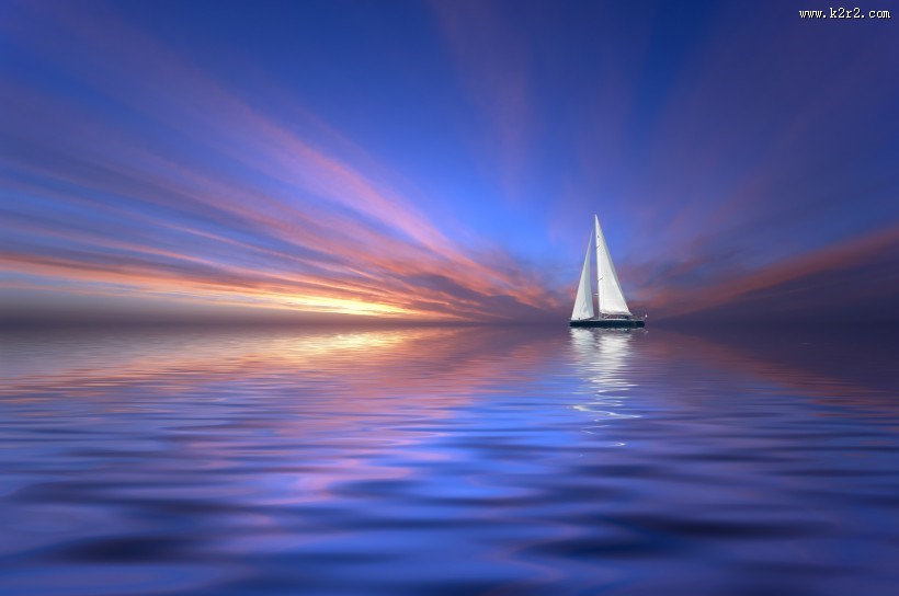 傍晚大海帆船航行图片