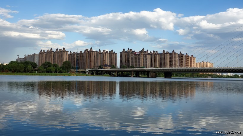 唯美的建筑倒影图片