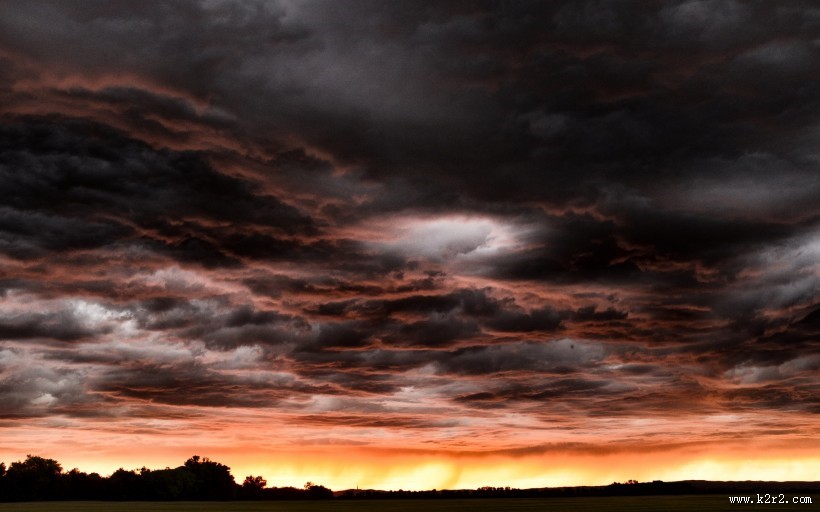 风暴之前的天空图片