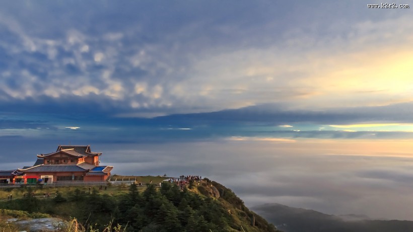 山顶的云海图片