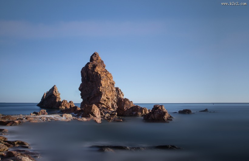 海边礁石风景图片