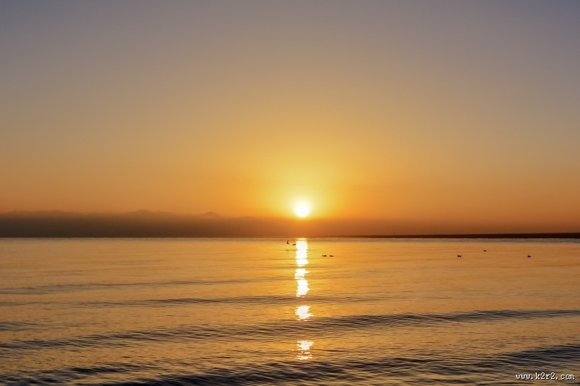 青海湖日出风光图片