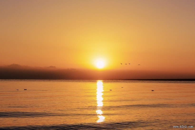 青海湖日出风光图片