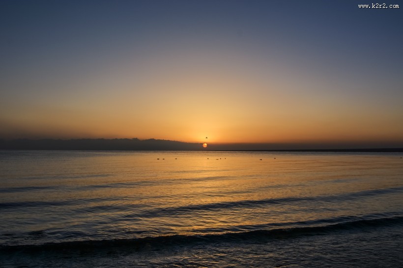 青海湖日出风光图片