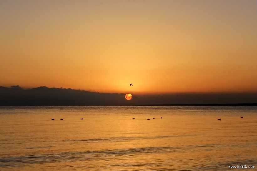 青海湖日出风光图片