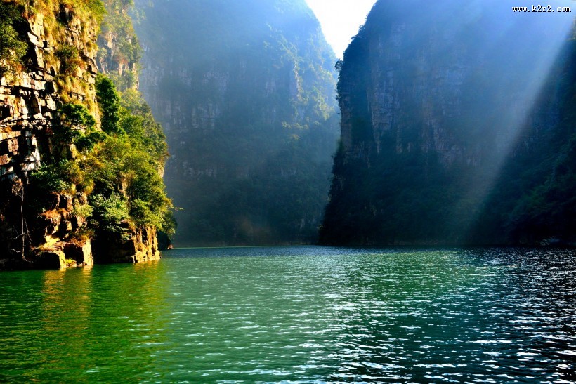 美丽的湖光山色图片