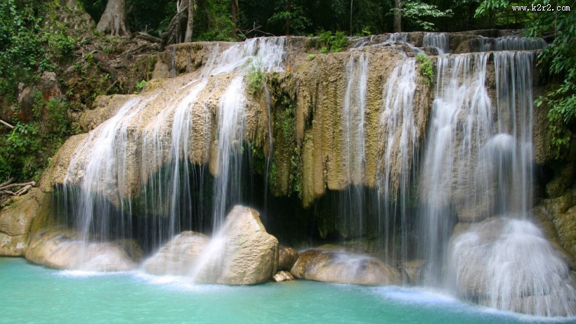 林间小瀑布风景图片