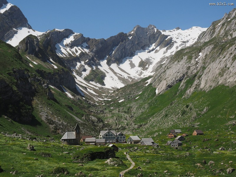 山上的小屋图片