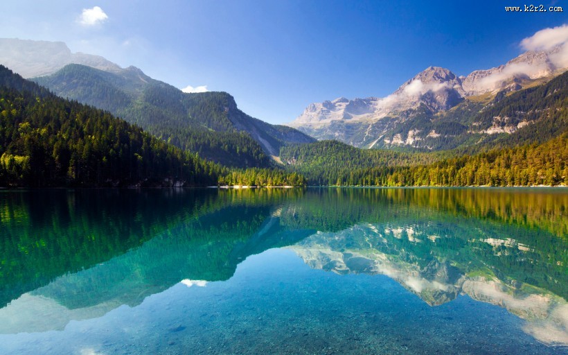 平静的湖面图片大全